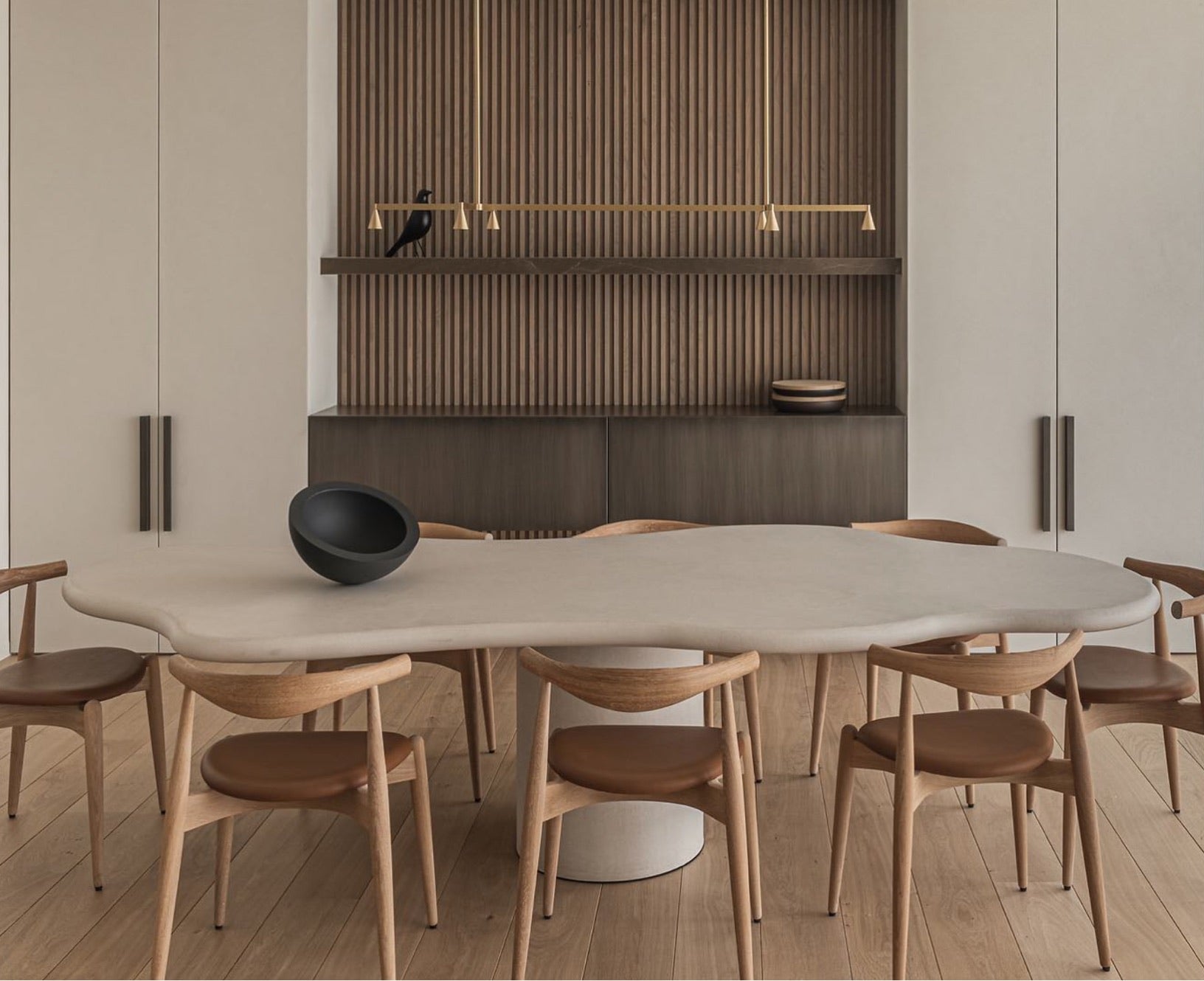 Explore Japandi interior design by Laura Calleeuw, a Belgian designer known for calm, minimalist spaces shaped by soft materials, thoughtful details, and intentional living.