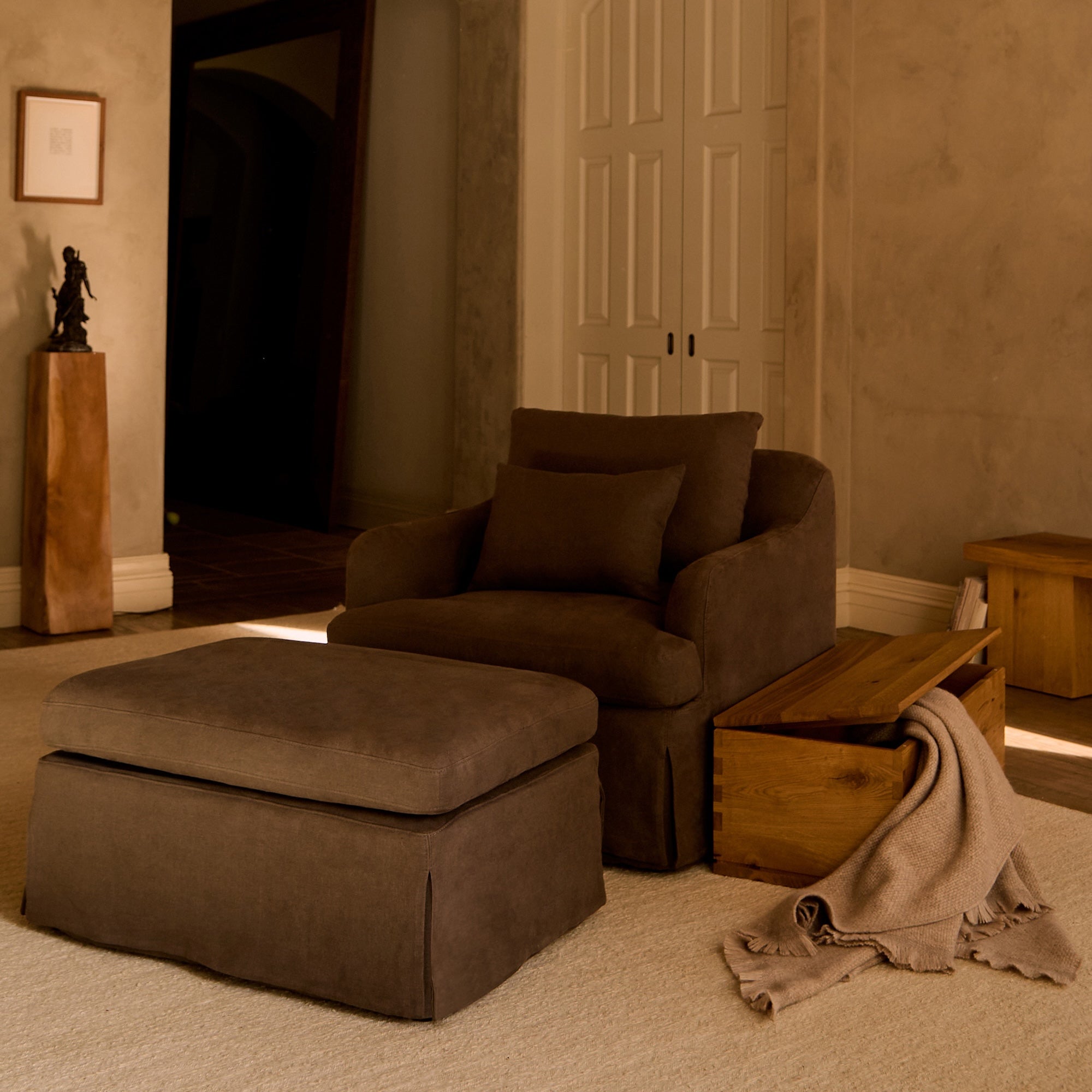 Antwerp Ottoman by House of Leon β view 4