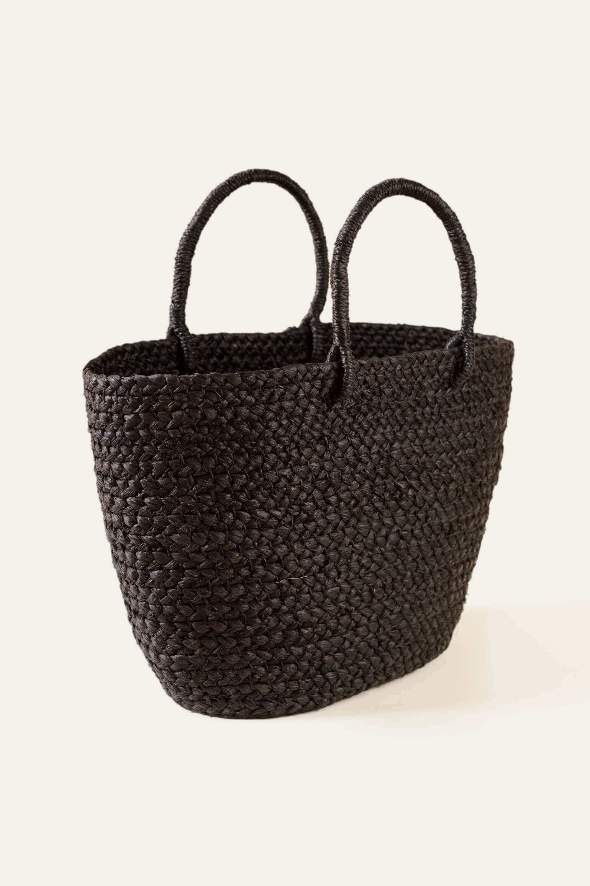 Artisan-Made Black Raffia Bag – Sustainable Everyday Tote