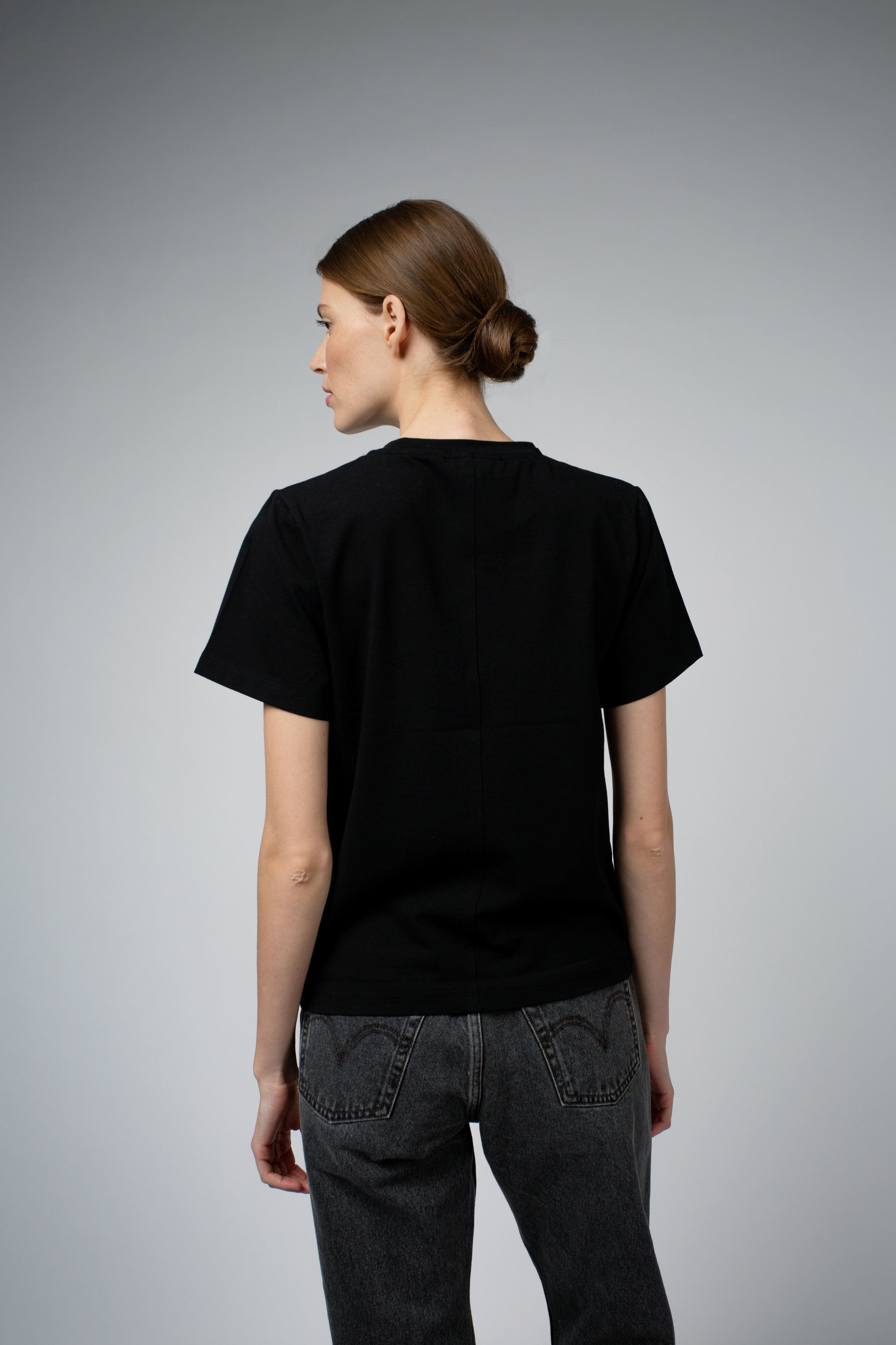Adry Organic Cotton Crew Neck T-Shirt in black, front close view — Santicler Japandi fashion