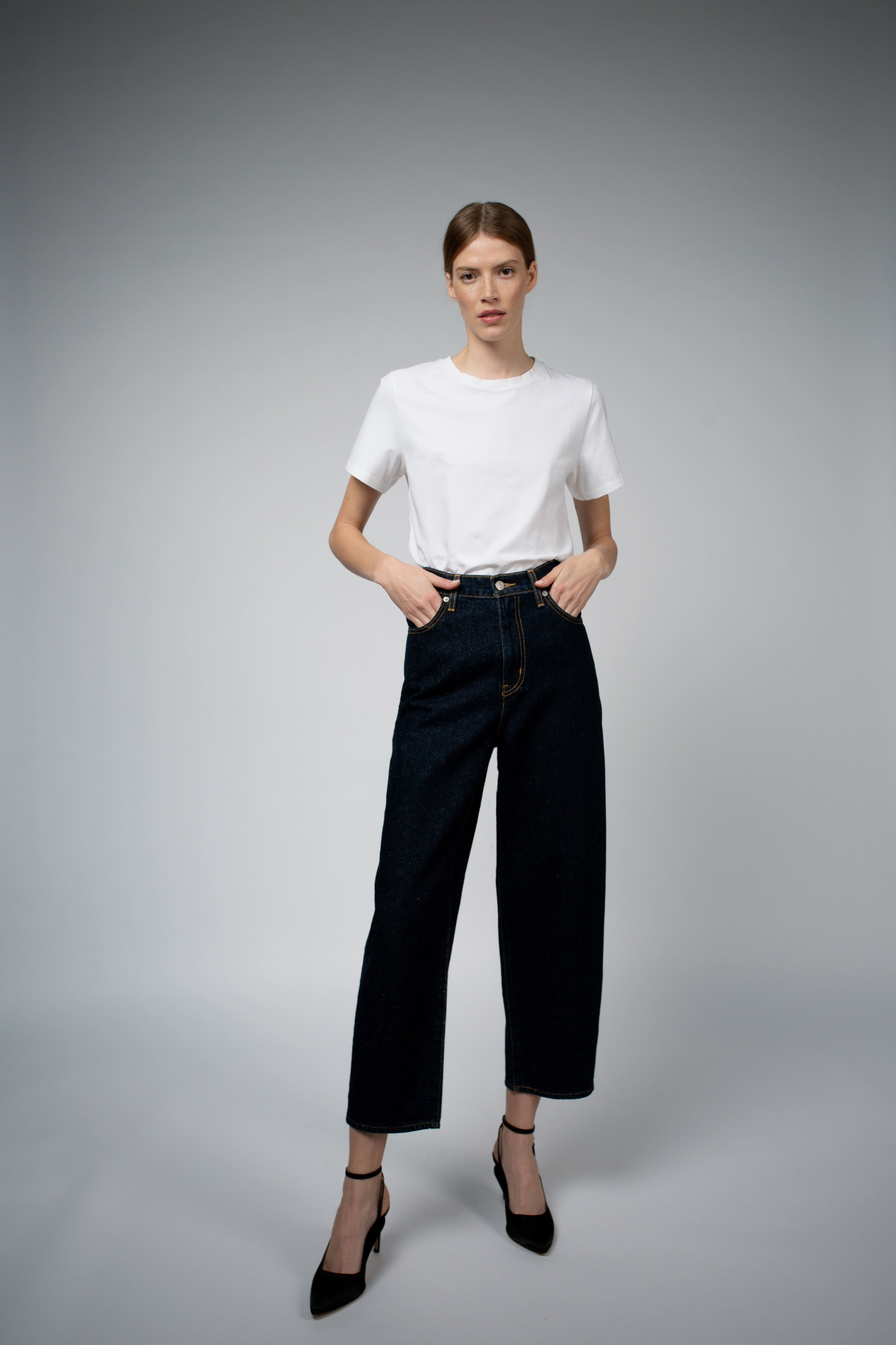 Adry Organic Cotton Crew Neck T-Shirt in white, front close view β Santicler Japandi fashion