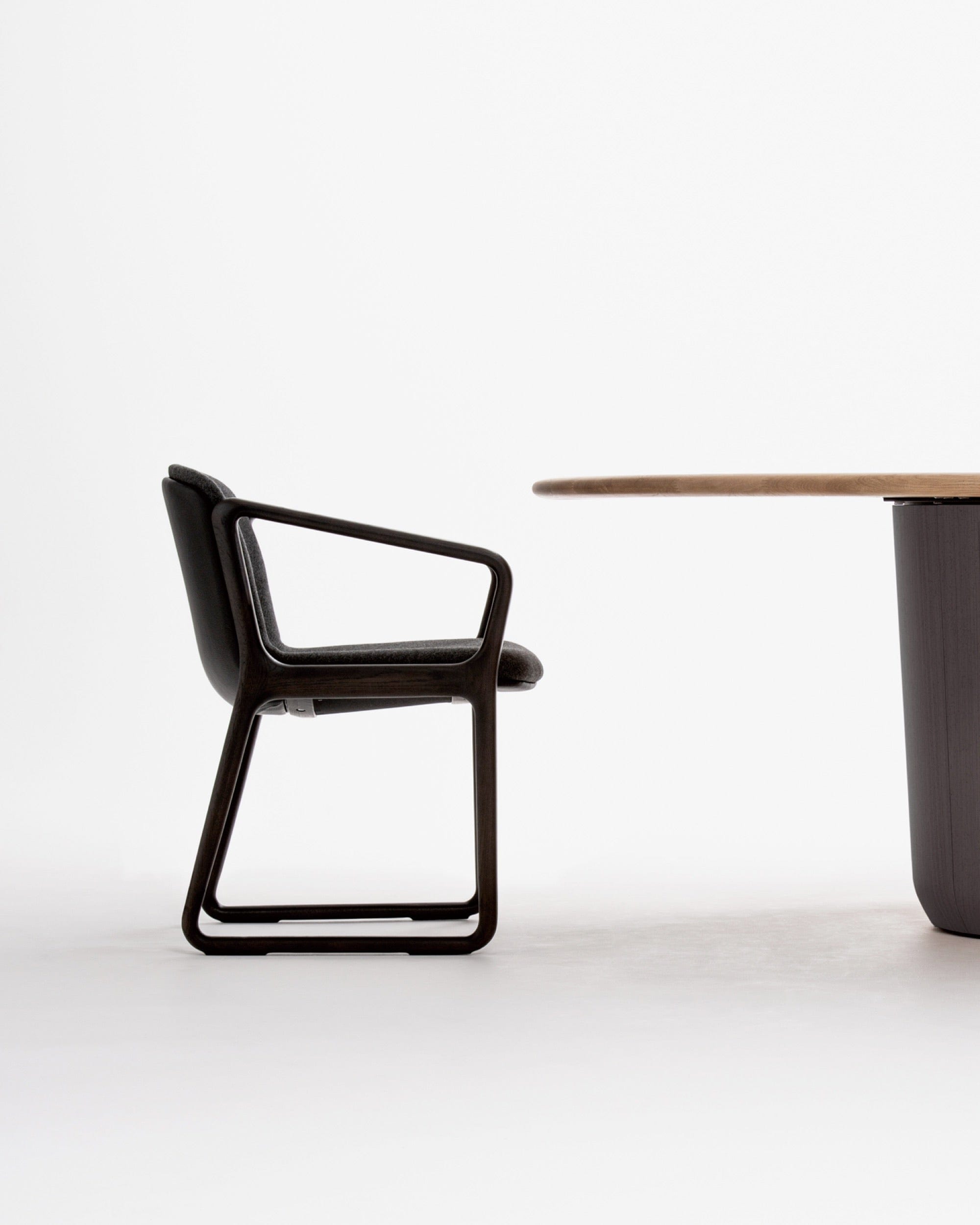 EIGHT Armchair, Japanese Oak Dark Gray
