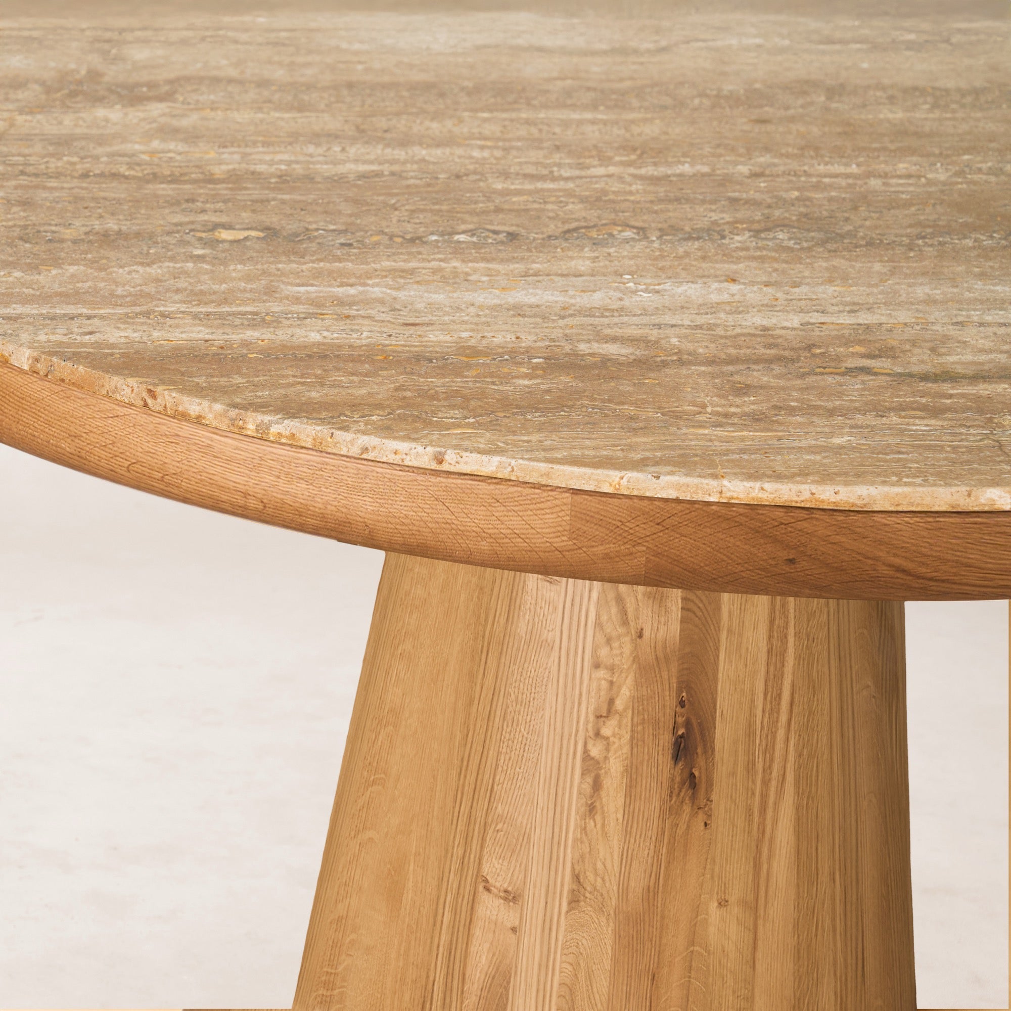 Eik Round Dining Table - French Oak
