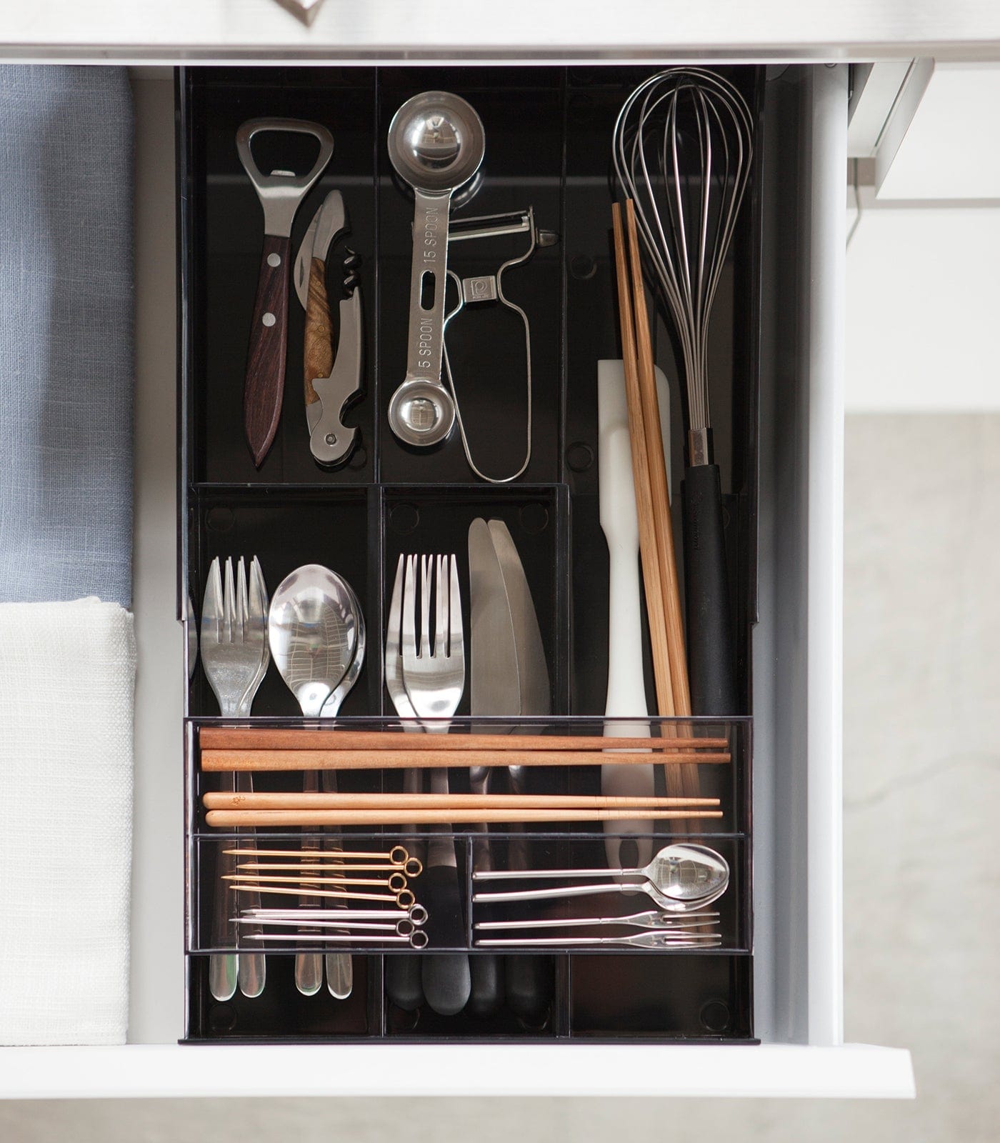 Expandable Cutlery Organizer in black from above