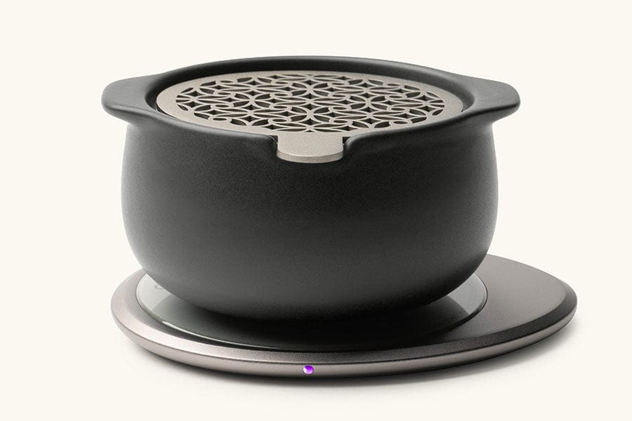 Jun ceramic diffuser in black on OHOM pad