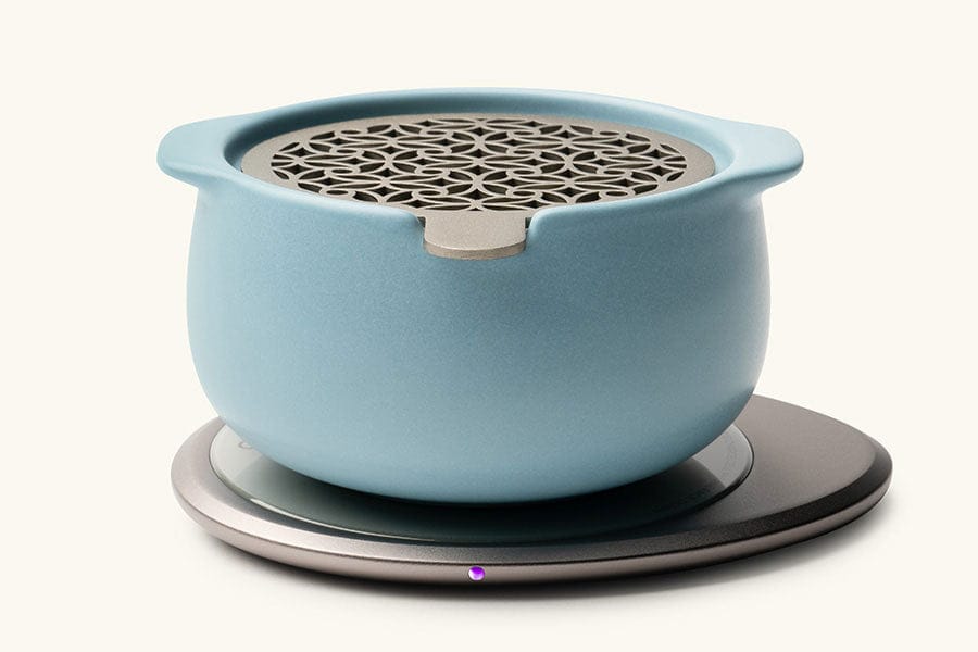 Jun ceramic diffuser in light blue on OHOM pad