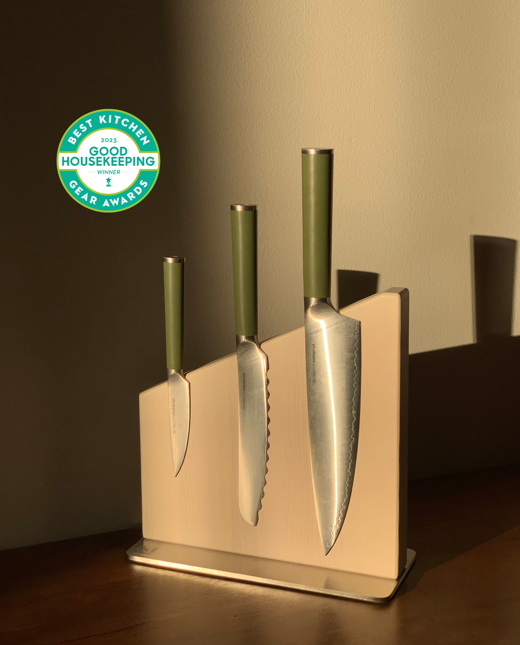 Material kitchen knife set with magnetic storage stand