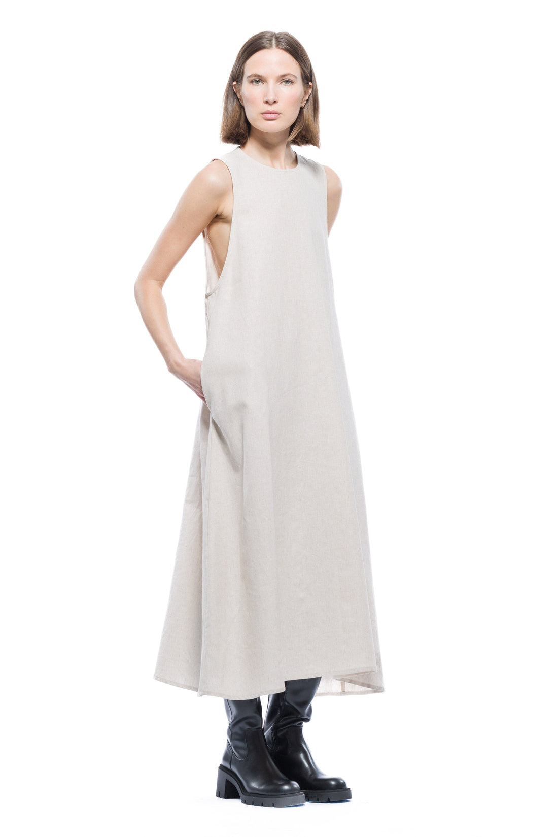 Estrella Dress Side view with pockets