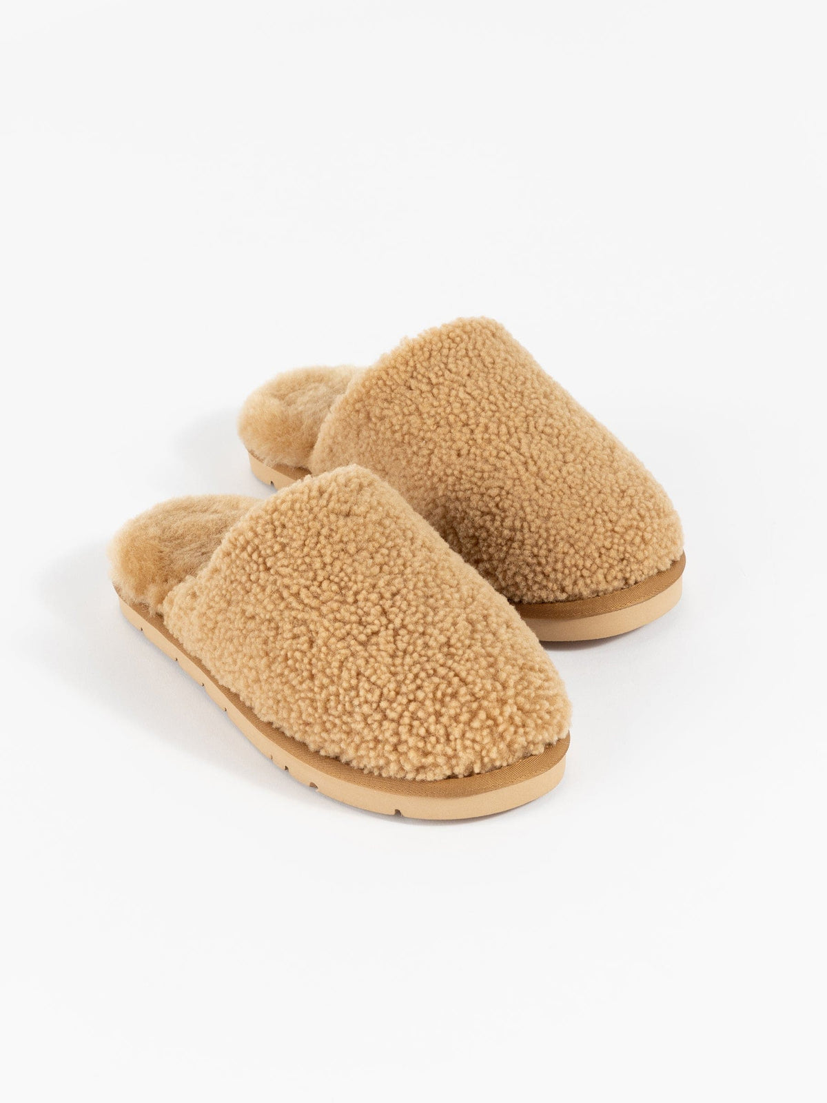 Puffy Sheep Slipper in Fawn - close-up of wool texture