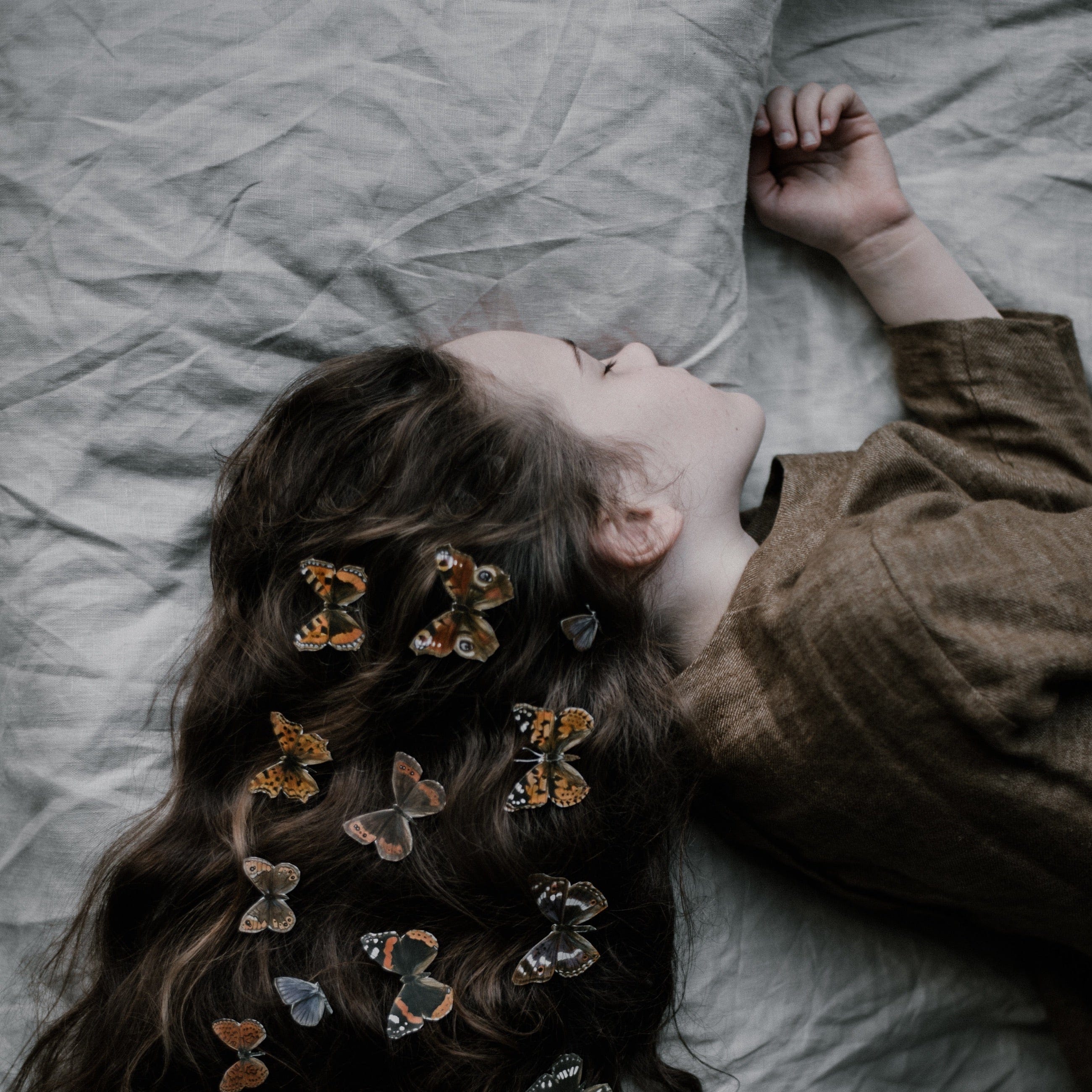 Girl napping, photo by Annie Spratt