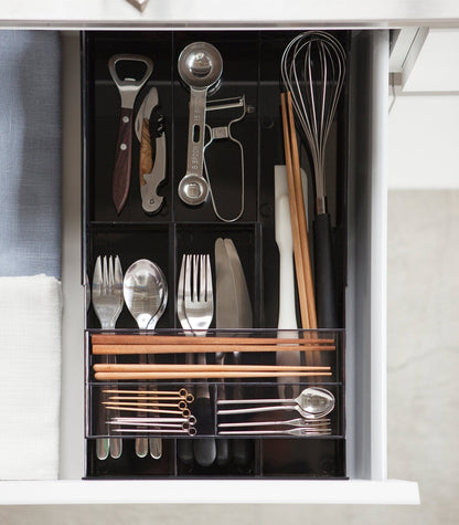 Expandable Cutlery Organizer in black from above
