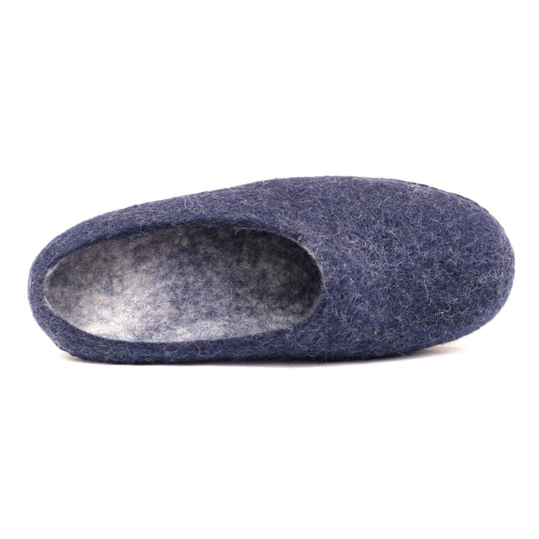 Top-down view of the men's Astoria Noir wool house slipper in Indigo