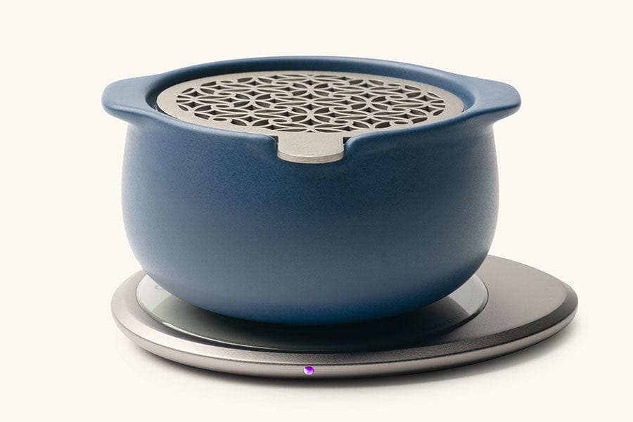 Jun ceramic diffuser in deep blue on OHOM pad