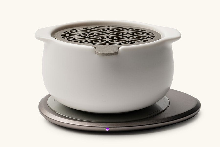 Jun ceramic diffuser in white on OHOM pad