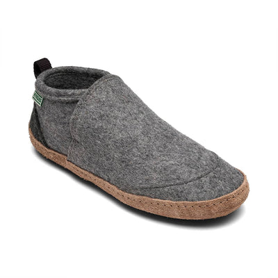 Kyrgies Tengries wool house shoes in gray handmade felt wool with leather sole