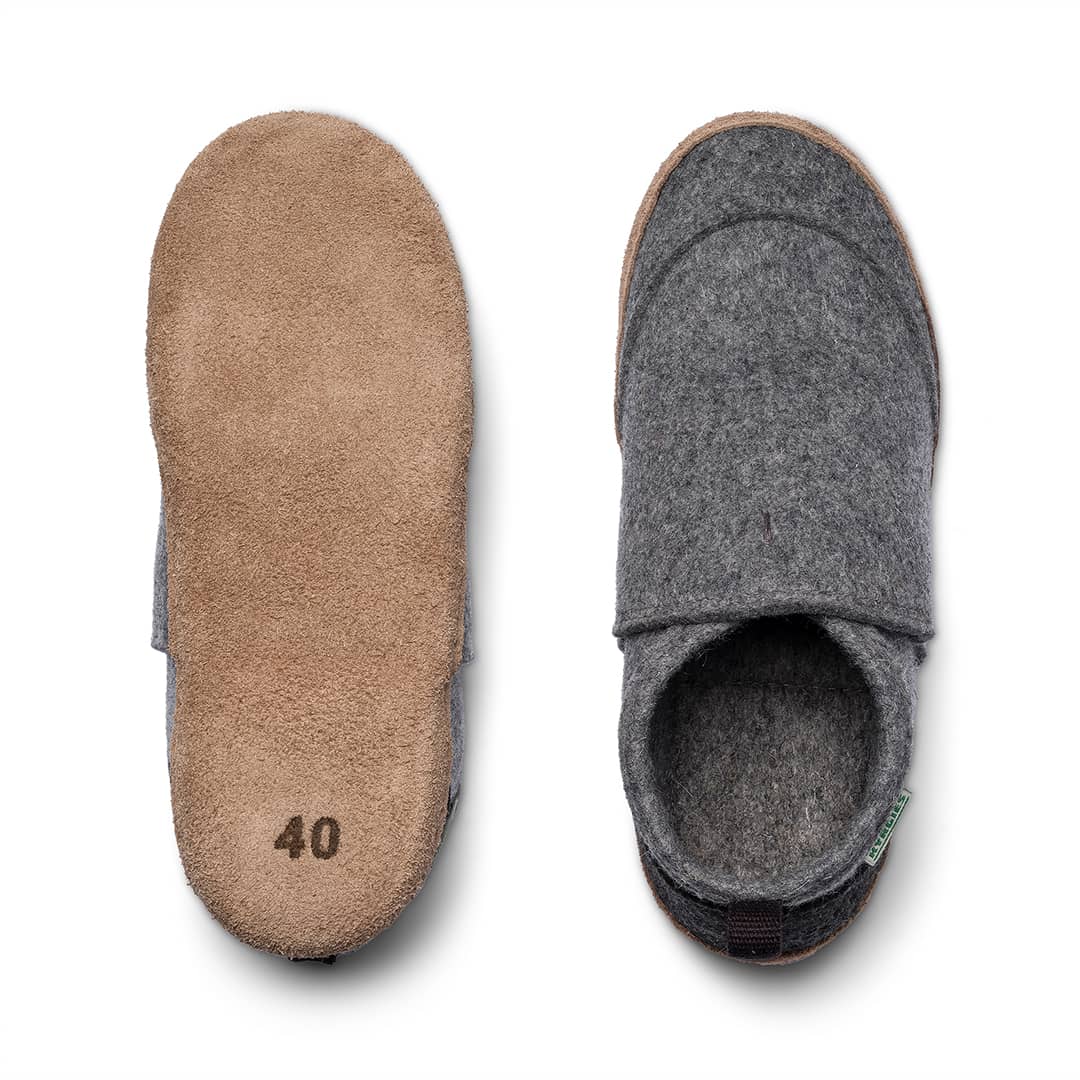 Kyrgies Tengries wool slipper showing leather sole and felt upper
