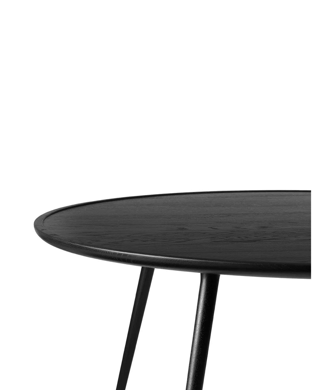 Mater Accent Dining Table oak tabletop detail showcasing craftsmanship