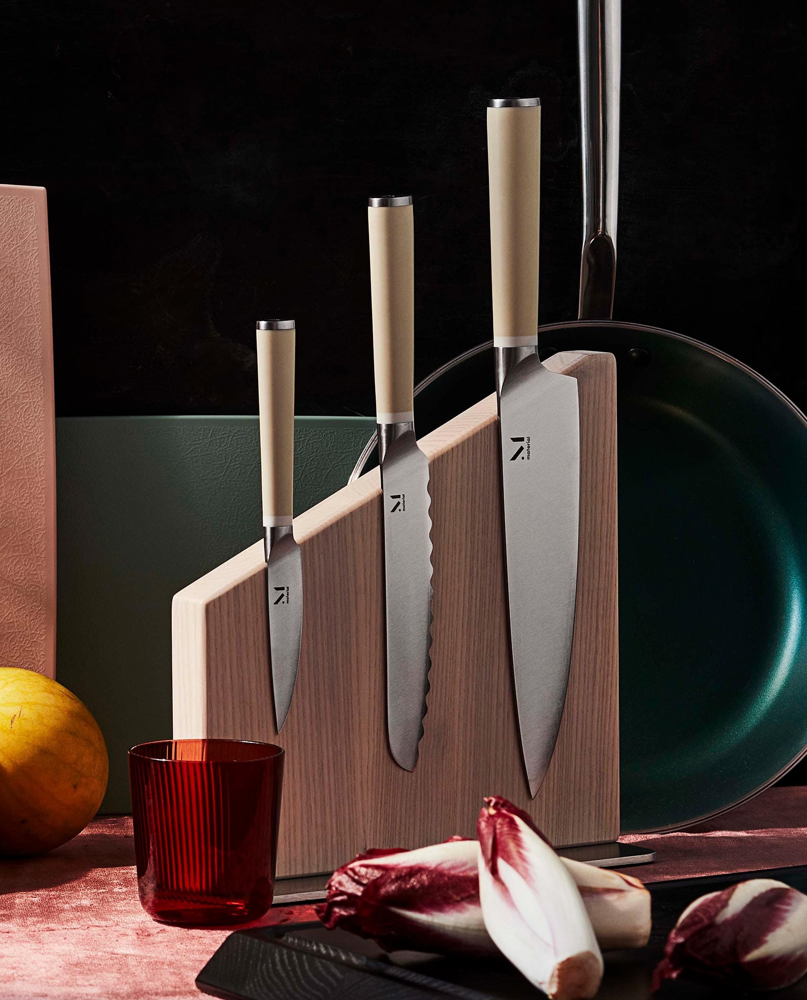 Material The Knives & Stand magnetic knife set with FSC-certified wooden stand