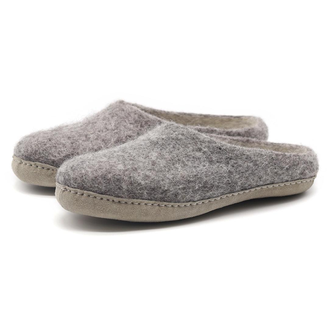 Pair of men's Astoria wool house slippers in Heather Grey