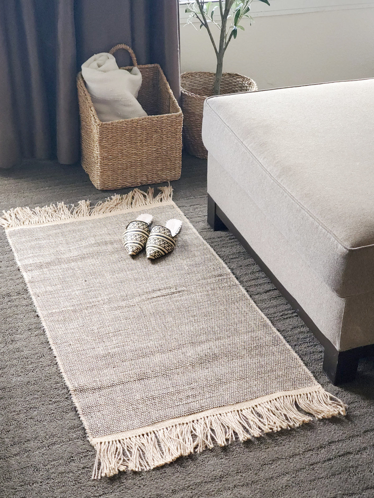 Korissa Goldilocks Rug, gray, styled as bedside runner with slippers