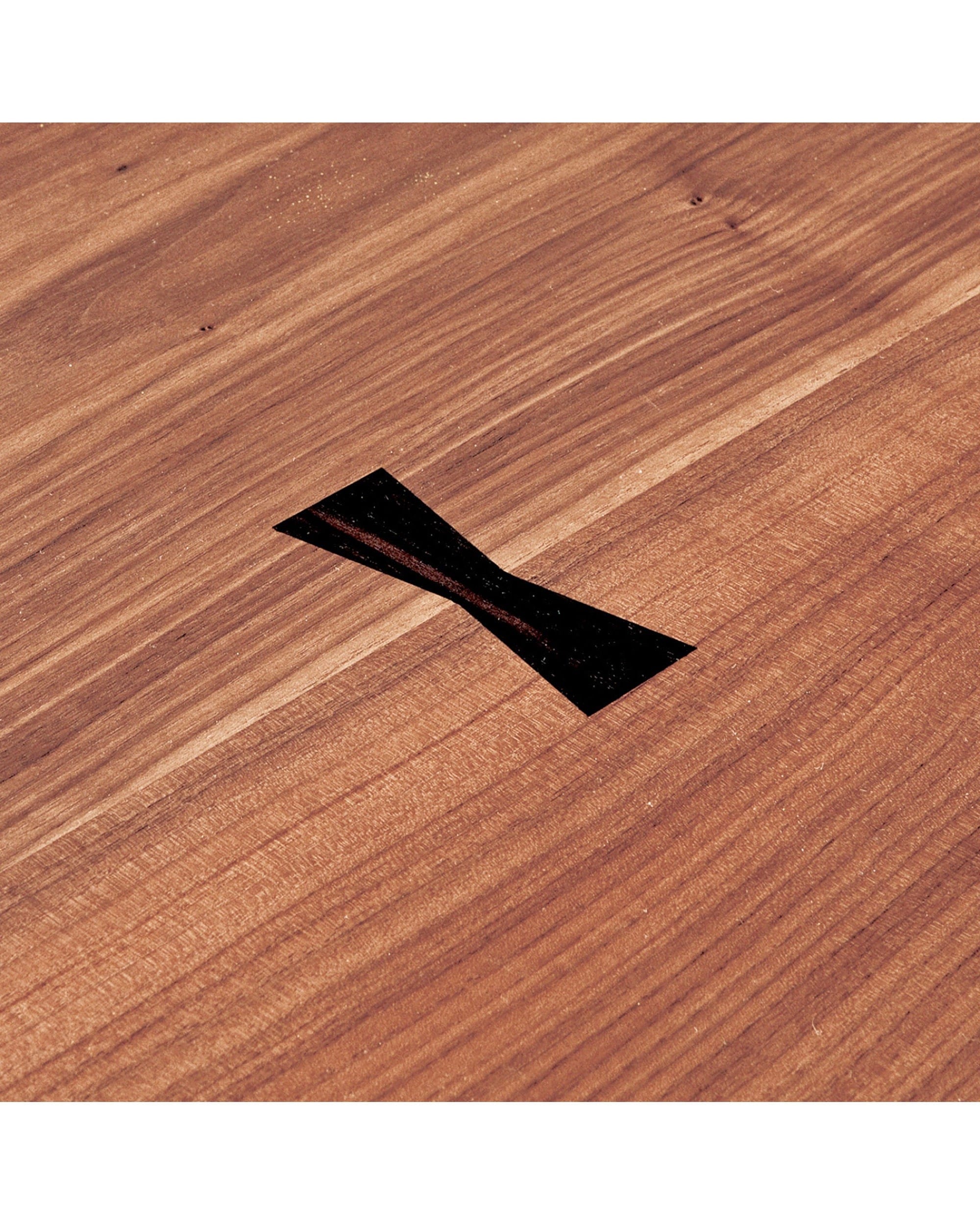 Walnut tabletop grain detail on HAKAMA Table – Japanese joinery craftsmanship