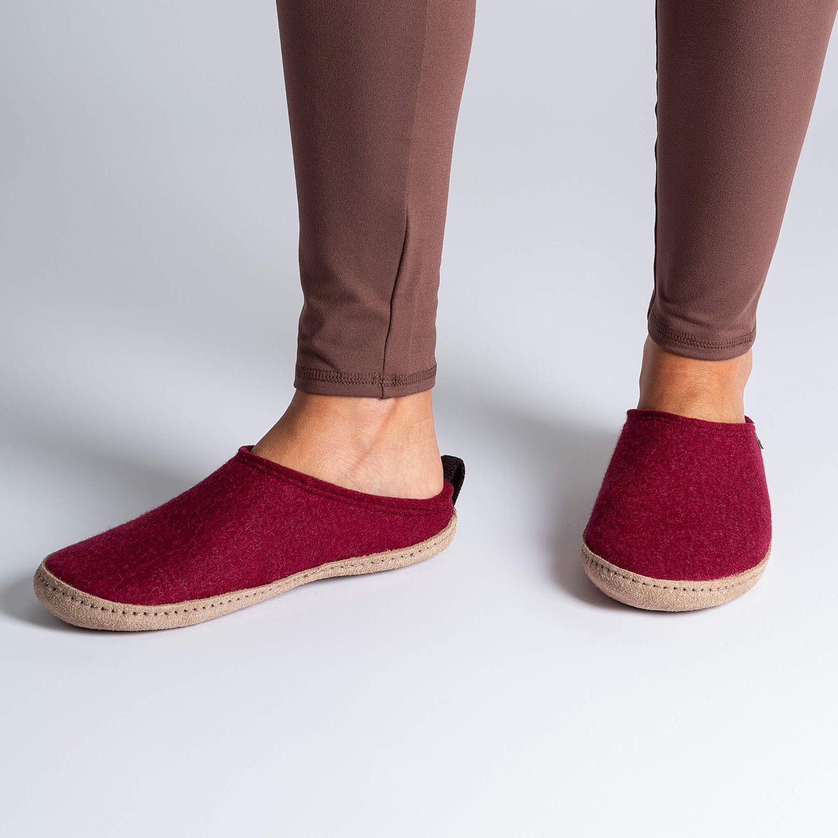 Kyrgies Indoor Wool Slides, burgundy, top-down view of leather sole beside felt upper