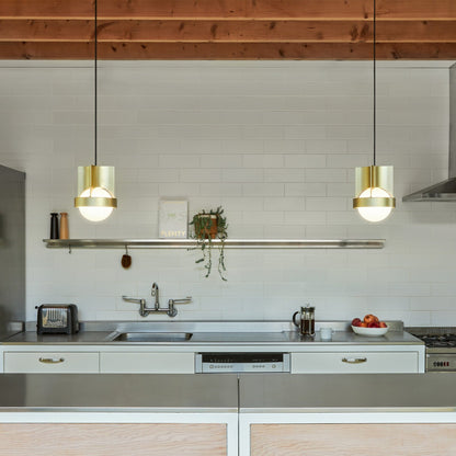 Loop Single Pendant in Gold + Sphere IV