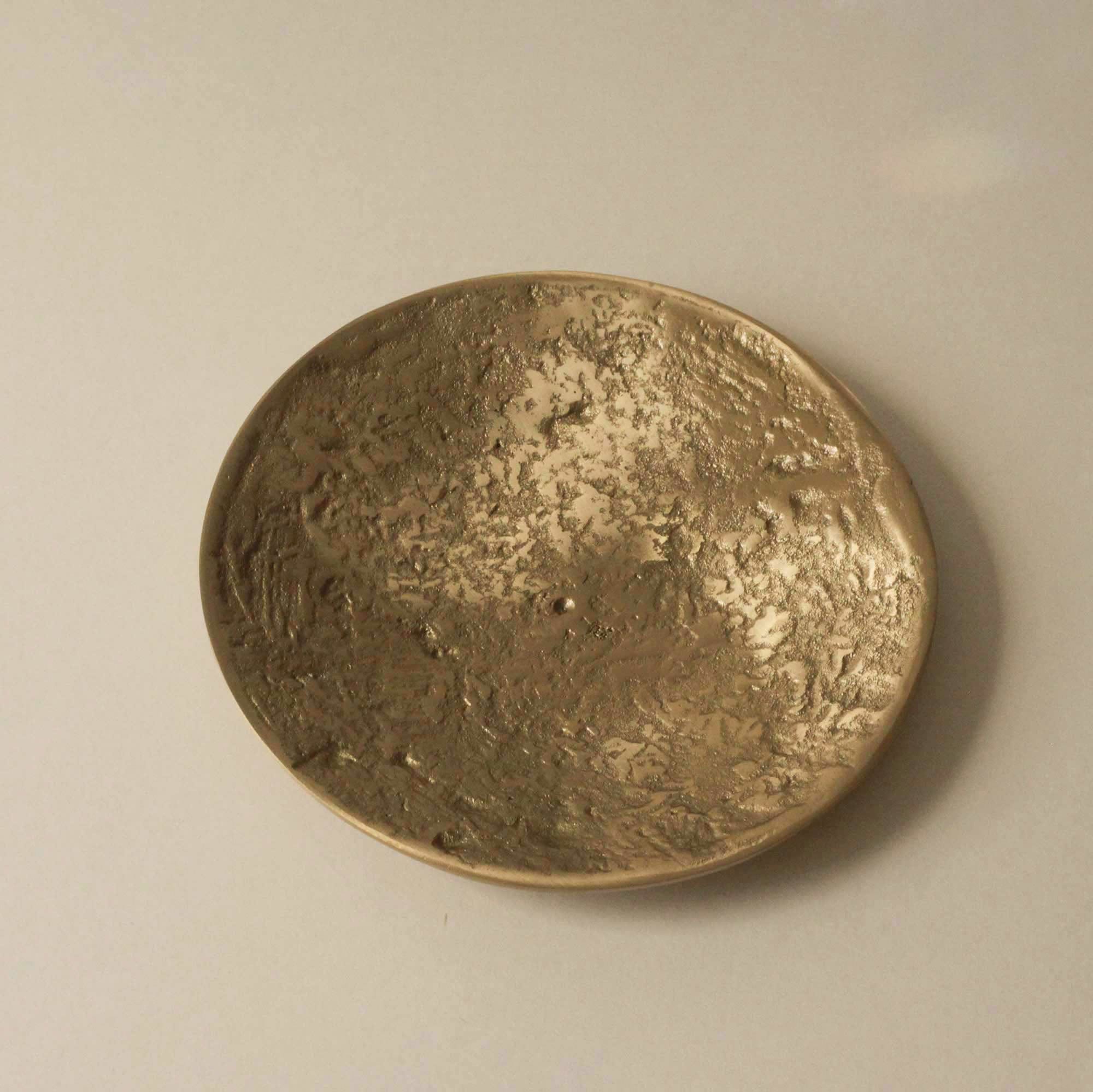 Luna Brass Plate