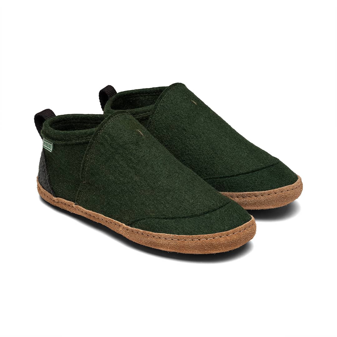 Kyrgies Tengries, pine green wool felt, pair side view
