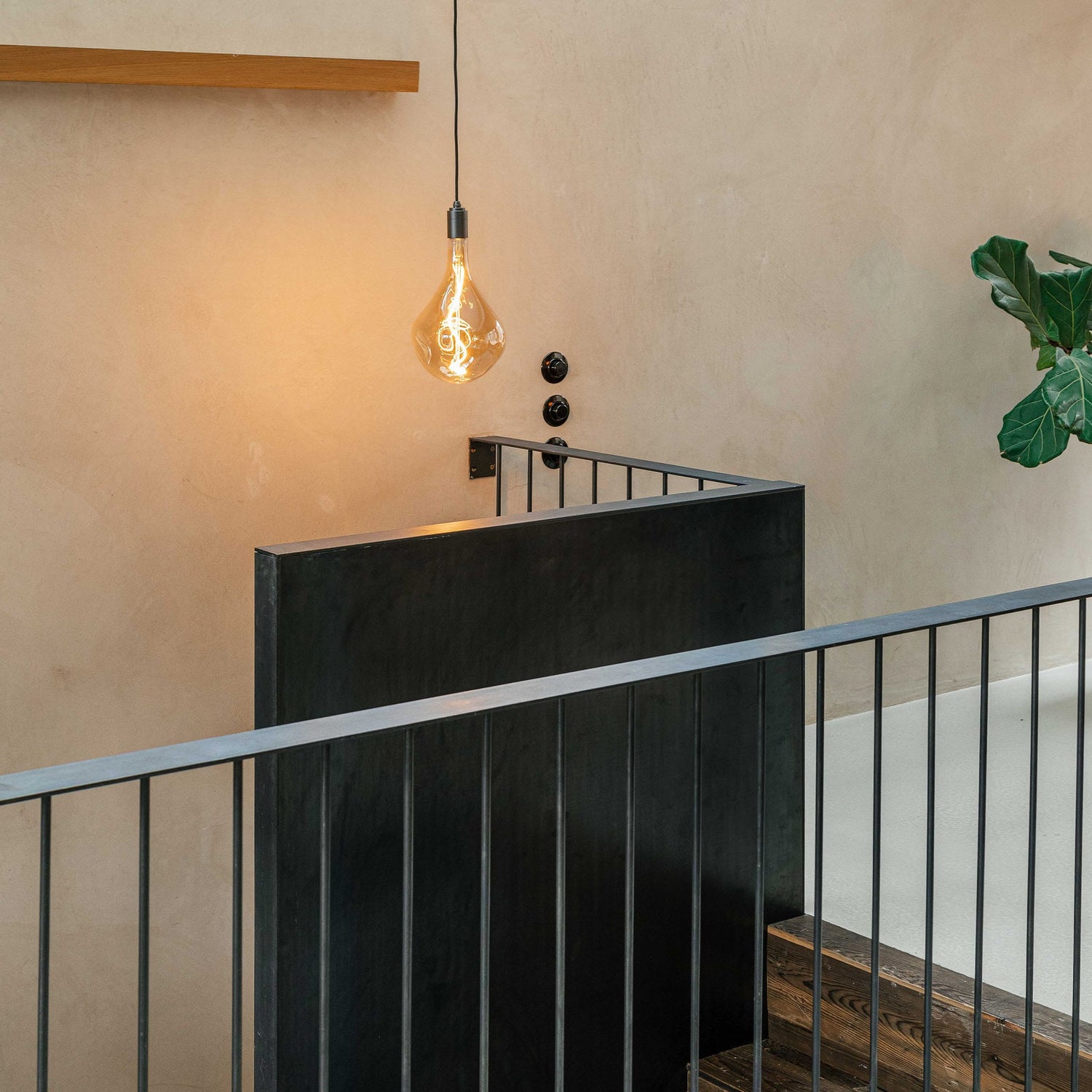 Voronoi III Pendant Light in Graphite