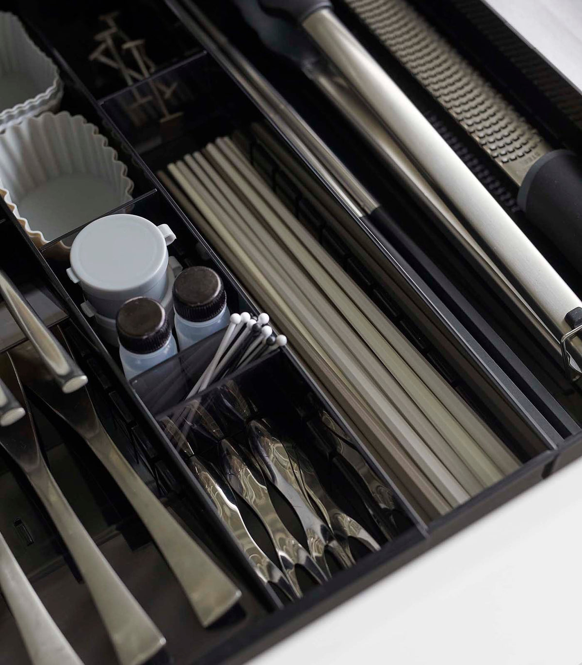 Expandable Cutlery Organizer - Large